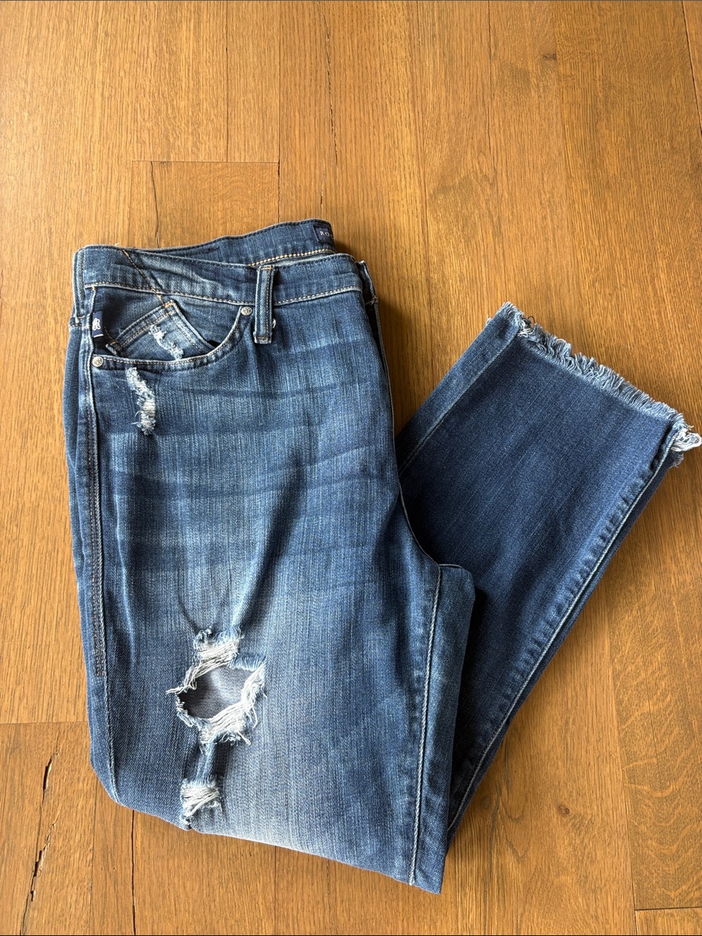 Women’s Rock & Republic Kendall Distressed Jeans size 14 frayed hem